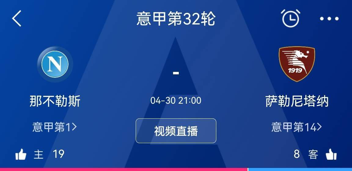 【比赛关键事件】第23分钟，奥格斯堡后场长传反击，德米洛维奇扛开施洛特贝克后单刀破门，主裁判在查看视频回放后示意德米洛维奇没有犯规，进球有效，多特0-1落后奥格斯堡。